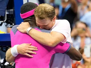 VIDEO Toto čo bolo!? Epická otočka v mužskom štvrťfinále US Open, päťhodinový boj, tribúny šaleli