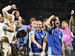 VIDEO Ani šéf belasých si nenechal ujsť oslavy: Pozrite sa na postupovú eufóriu v šatni Slovana