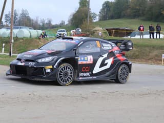 VIDEO Havária kilometer pred cieľom a veľká dráma: Chorvátsku rely dokončilo len trio na pódiu