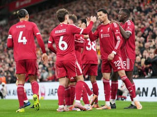 Obranná mizéria nemá konca: Liverpool sa rozlúčil s dôležitým členom prvého tímu