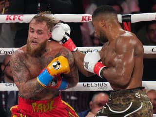 VIDEO Brutálny knokaut! Jake Paul dostal desivý náklad, Anthony Joshua mu dolámal sánku