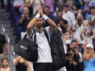 VIDEO Šok hneď v prvý hrací deň: Djokovič končí na US Open po päťsetovej bitke!