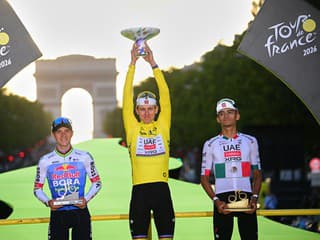 VIDEO Veľký zápis do histórie: Fenomenálny Pogačar piatykrát ovládol Tour a vyrovnal sa legendám