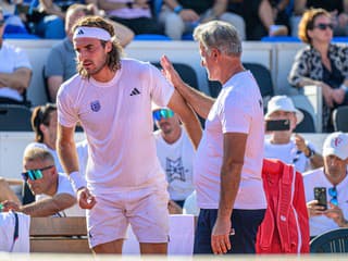 Tsitsipas a jeho otec reagujú na prehru v Košiciach: Obdivuhodná pokora a pochvala pre Slovensko