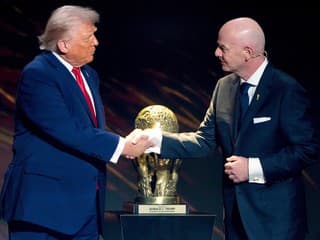 Quo vadis, FIFA? Blatter odsúdil údajný vplyv Trumpa: Červené karty sa nerušia telefonátmi politikov