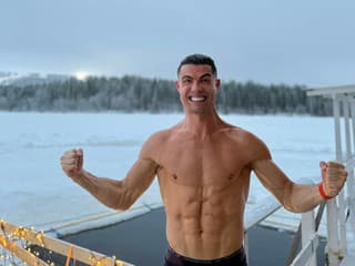 VIDEO Ronaldo sa stal otužilcom: Ľadový kúpeľ v zasneženej vianočnej idylke