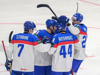 MS V HOKEJI 2026 Štrbákovu tvár ozdobili stehy: Pospíšil prihráva bratovi rád, Okuliar sa dostáva do formy