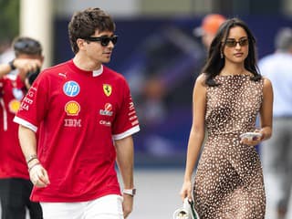 Dámy majú definitívne smolu: Leclerc si zobral svoju krásnu partnerku, svadbu potvrdili vtipným spôsobom