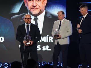 VIDEO Cenu pre najlepšieho trénera získali Calzona a Weiss: Slová plné vzájomného rešpektu a krásne posolstvá