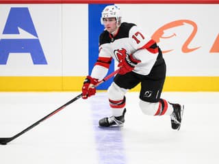 VIDEO Po hlave si skákať nenechá: Šimon Nemec upratal drzého nováčika, pobavil spoluhráčov aj fanúšikov