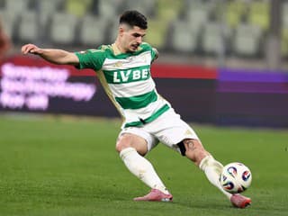 VIDEO Fanúšikovia ocenili Vojtka za jeho delovku: Slovenský obranca sa v Poľsku postaral o gól roka