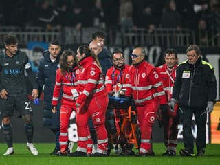 VIDEO Veľmi zlé správy z Talianska: Zranený Lobotka opúšťal ihrisko v slzách a na nosidlách