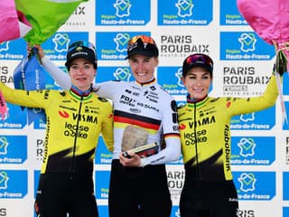 Obdivuhodný príbeh bez šťastného konca: Dvojica Vismy dojala na Roubaix športový svet aj bez víťazstva