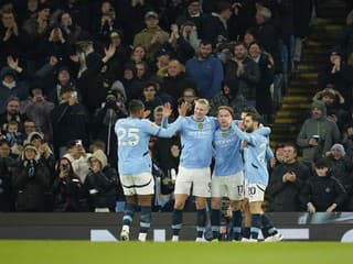 Manchester City ukončil čiernu sériu: United padli v šlágri s Arsenalom, divoká remíza Liverpoolu