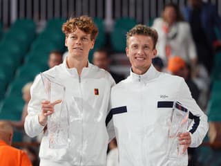 VIDEO Aj pred očami Jágra: Panovník Sinner ovládol upršané finále a napodobnil Federera