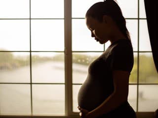 KRUTÁ DAŇ za odklad materstva, o ktorej sa nahlas nehovorí!