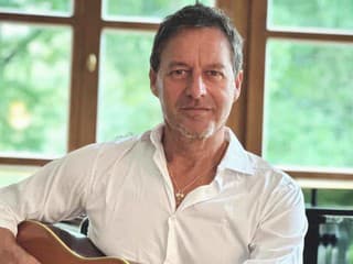 Pavol Habera oslavoval: Neuveríte, akú tortu mu pripravila Daniela Peštová!