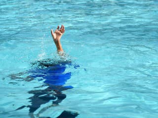 HOROR v bazéne: Rodičia bojovali o sekundy 3-ročného dievčatka!