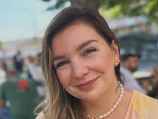 Zo Simony First je DVOJNÁSOBNÁ mamina: Dcérka dostala NEZVYČAJNÉ meno. Pozrite, aká je rozkošná!