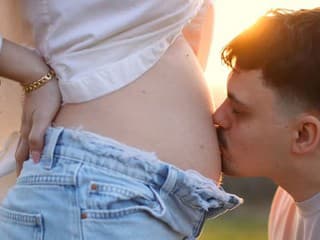 Chlapec alebo dievčatko? Obľúbený pár prekvapil originálnym odhalením pohlavia!
