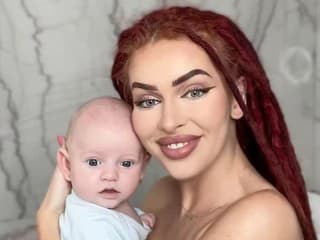 Žiadne kolísanie, žiadne ruky! Ráchel ukázala ako uspáva synčeka