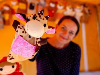 V rukách jej ožila stará deka a zmenila život tisícom detí: Mary odhalila čaro maňušiek!