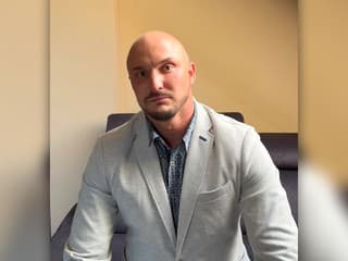 Jeho predvolebná kampaň pobláznila slovenský internet. Teraz sa ukáže, či mu priniesla aj hlasy