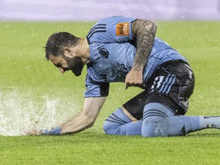 Ultras Slovana stratili trpezlivosť. „Žrút hamburgerov“ nahneval skalných fanúšikov, tí chystajú protest