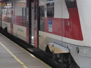Návrat do normálu je zatiaľ ďaleko. Vlaky na severe Slovenska stále fungujú v mimoriadnom režime