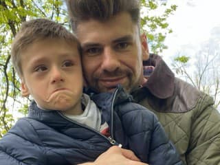 Ľudská krutosť nepozná hraníc. Hendikepovaného syna známeho hokejistu urážala žena na internete
