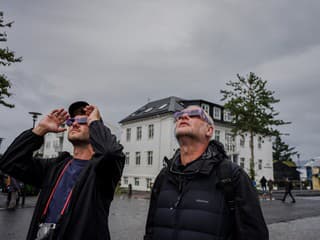 Pre pár minút tmy cestujú tisíce kilometrov. „Prichádzajú sem ľudia z celého sveta,“ hovorí Slovenka žijúca na Islande