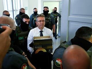 Bývalého maďarského ministra kultúry Hankóa vzali do väzby pre podozrenie z korupcie