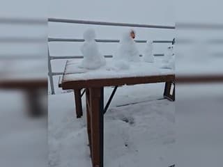 VIDEO: Zabudnite na letnú idylku. Tatry zasypáva sneh