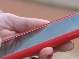 Slovákom chodia výhražné SMS od známej spoločnosti. V tomto prípade sa však podvodníci prezradili sami