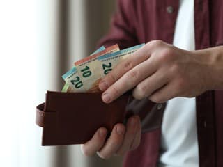 Výplata rastie, no peňaženka to necíti. Ekonóm vysvetlil, prečo máme stále menej peňazí