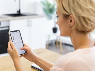 Prezeráte si pred kúpou služby či produktu recenzie? Tieto detaily prezradia, či sú falošné
