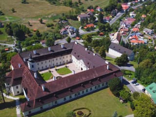 Má 365 okien a 52 izieb. Do jedného z najkrajších slovenských kaštieľov zakódovali celý kalendár
