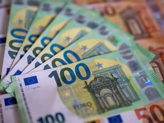Na každého Slováka pripadá dlh približne 16-tisíc eur. A ďalej rýchlo rastie