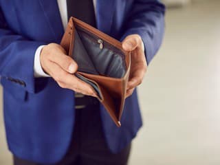 Slováci sa dostávajú do bankrotu. Varovný je najmä rast počtu jednej skupiny