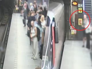 VIDEO: Chlapec pozeral do mobilu a vykročil do prázdna. Od tragédie chýbali sekundy