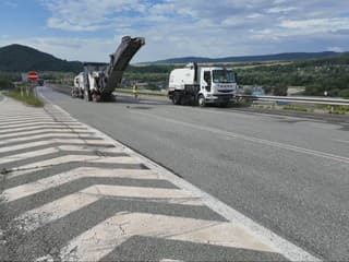 Do mesta na severovýchode Slovenska sa vrátia kamióny. Po 15 rokoch tam obnovujú obchvat