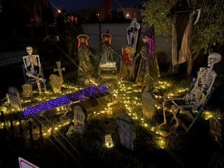 OBRAZOM: Strašidlá, tekvice aj originálne dekorácie. Slováci sa pochválili halloweenskou výzdobou