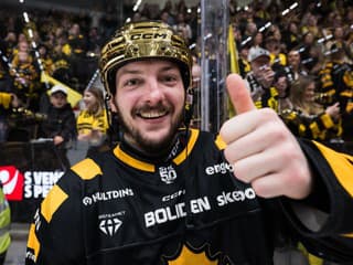 Boj o NHL začína. Expert sa pri Slovákovom prestupe zasmial, čoskoro však môže hrať s Crosbym