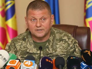 Zalužnyj chce kandidovať za prezidenta. V rebríčku popularity predbehol aj Zelenského