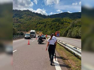 VIDEO: Hromadná nehoda motorkárov na R1. Jedného previezol vrtuľník