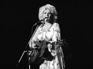 Pocta pre Dolly Parton: Chcú po nej pomenovať letisko