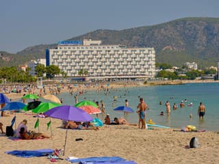 Na Malorke tiekla krv: Ľudia vyskakovali z mora, napádali ich rybky