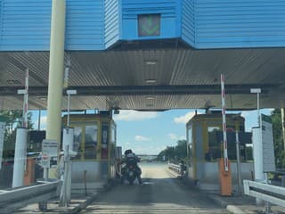 Slovák si z cesty spravil pretekársku dráhu. Chorvátski policajti mu vystavili mastný účet