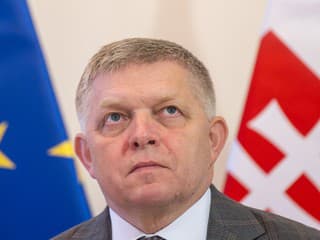 Ficove slová o NATO vyvolali ostrú reakciu. „Potrebuje prekryť problémy krajiny,“ tvrdí opozícia
