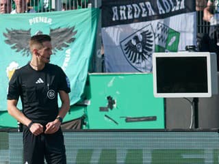 UEFA ohlásila revolučný krok. Cieľom nového systému je zjednotiť a sprehľadniť rozhodcovské situácie